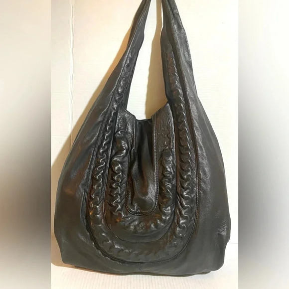 Cynthia Vincent black leather shoulder handbag - Picture 1 of 12